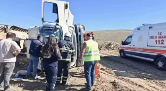 Edirne'de Kamyon Devrildi: Sürücü Yaralandı