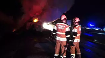 Kütahya'da İplik Yüklü Tırda Yangın Çıktı