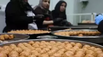 Elazığ'da Gönüllü Anneler İhtiyaç Sahipleri İçin Yemek Hazırlıyor