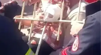 Sivas'ta 7 Yaşındaki Kız Çocuğunun Kolu Demir Korkuluğa Saptı