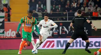 Galatasaray, Alanyaspor'u 2-1 Mağlup Etti