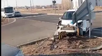 Kars'ta Trafik Kazası: 2 Yaralı