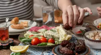 Sahur yemeğinin dindeki önemi nedir? Sahur farz mıdır, sünnet mi? (DİYANET AÇIKLAMASI)