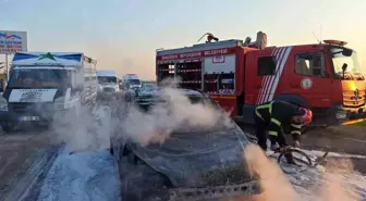 Şanlıurfa'da Seyir Halindeki Otomobil Alev Aldı