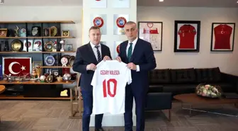 Polonya ve Türkiye Futbol Federasyonları İş Birliği Geliştiriyor