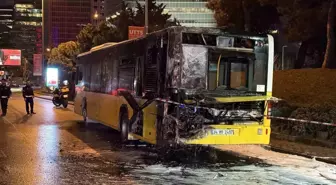 Şişli'de Özel Halk Otobüsü Seyir Halindeyken Alev Aldı