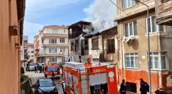 Tekirdağ'da Terk Edilmiş Binada Yangın Çıktı