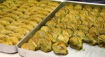 Bolu'da İftar Sonrası Tatlı Keyfi: Mekik Baklava ve Dubai Baklavası Talep Görüyor