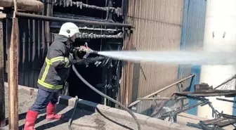 Hatay'da Fabrikada Yangın Kontrol Altına Alındı