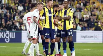 Fenerbahçe ve Samsunspor Golsüz Eşitlikle İlk Yarısını Tamamladı