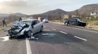 Uşak'ta Trafik Kazası: 1 Ölü, 2 Yaralı