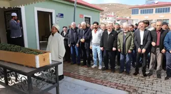 Annesinin tabutu başında kalp krizi geçirip hayatını kaybetti