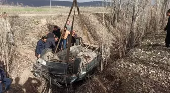 Konya'da Trafik Kazası: Sürücü Takla Atan Araç Altında Sıkıştı