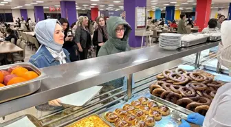 Bakan Göktaş, KYK Kız Yurdu'nda Öğrencilerle Sahur Yaptı