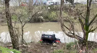 Kocaeli'de Otomobil Dereye Uçtu, Sürücü Hayatını Kaybetti