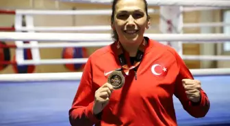 Elif Güneri, Dünya Kadınlar Boks Şampiyonası'nda Bronz Madalya Kazandı