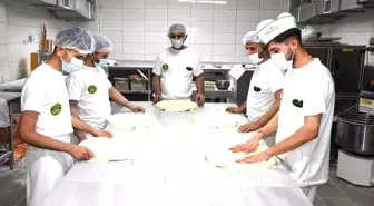 Gaziantep Baklavacıları Ramazan Bayramı İçin Yoğun Mesaiye Başladı