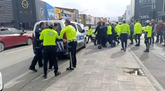 Kasksız Motosiklet Sürücüsü Polise Zor Anlar Yaşattı