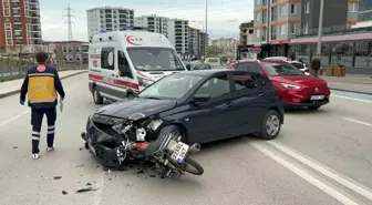 Edirne'de Motosiklet Otomobile Saplandı, Sürücü Yaralandı