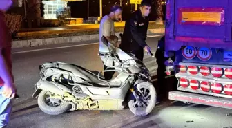 Antalya'da Motosiklet Tıra Çarptı: Sürücü Yaralandı