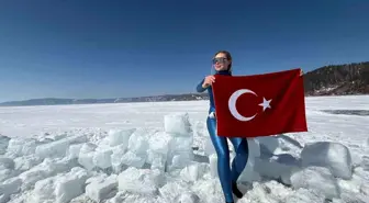 Şahika Ercümen'den İklim Krizi İçin Buz Altı Dalışı