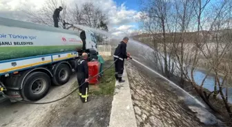 Tavşanlı'da Dere Kenarında Yangın Çıktı