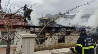 Burdur'da Elektrik Kıvılcımı Yangına Neden Oldu