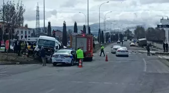 Kütahya'da Trafik Kazası: 1 Ölü, 2 Yaralı