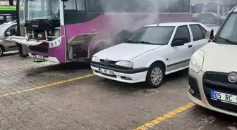 Sakarya'da Park Halindeki Özel Halk Otobüsünde Yangın Çıktı