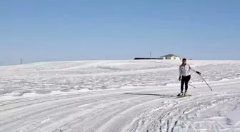 Ağrı'nın Kadın Sporcuları Kayaklı Koşuda Başarıyla Dikkat Çekiyor