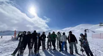 Erasmus Gönüllüleri Erciyes Kayak Merkezi'nde Kayak Keyfini Yaşadı