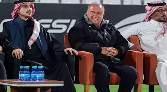 Ayın teknik direktörü seçilen Fatih Terim'e para ödülü