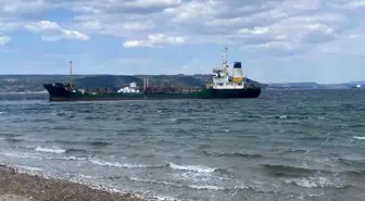 Kolin-2 adlı tanker, Çanakkale Boğazı'nda karaya oturdu