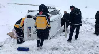 Çorum'da Hafif Ticari Araç ile Minibüs Çarpıştı: 2 Yaralı