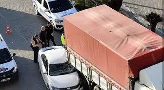 Adıyaman'da Otomobilin Kamyona Çarpması Sonucu 1 Kişi Yaralandı