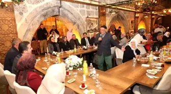 Vali Karakaya, 40 yıllık evli çiftlerle iftar yaptı