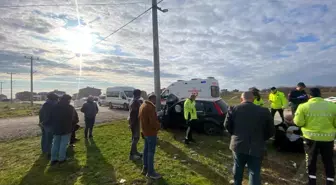 Tekirdağ'da Elektrik Direğine Çarpan Araçta 6 Yaralı