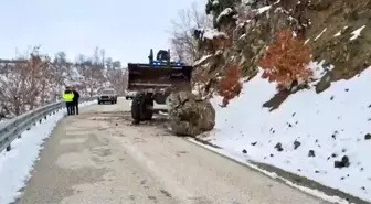 Elazığ'da Kaya Düşmesi Yayın Evini Kapatmadı