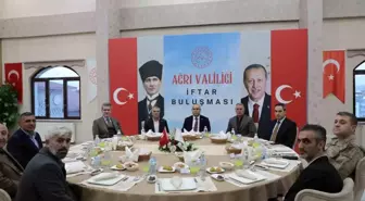 Ağrı Valisi Koç, Muhtarlarla İftar Programı Düzenledi