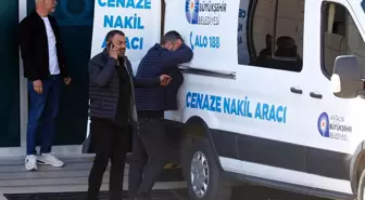 Araçtan fırlayıp öldü, babası cenaze aracına yaslanıp ağladı