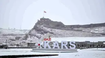 Kars'ta Aniden Bastıran Kar Yağışı Hayatı Etkiledi