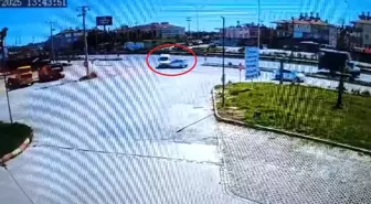 Manavgat'ta Zırhlı Banka Aracı ile Otomobil Çarpıştı: 1 Yaralı