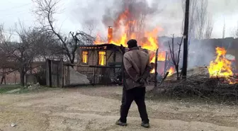 Bolu'da Ev ve Ahır Yangını Kullanılamaz Hale Geldi