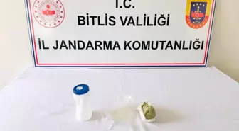 Bitlis'te Uyuşturucu Operasyonu: 105 Gram Esrar ve 3 Düzensiz Göçmen Yakalandı