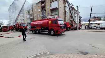 Konya'da 5 Katlı Binanın Çatı Katında Yangın Çıktı