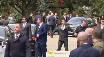 Mezarlıkta Bahçeli önlemi! Partililer etten duvar ördü