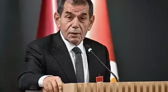 Dursun Özbek derbi biter bitmez telefona sarılmış