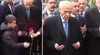 İşte Bahçeli'nin Türkeş'in mezarı başındaki en net görüntüsü