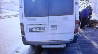 Kaldırımda beklerken minibüs çarptı, 3 aylık yaşam savaşını kaybetti