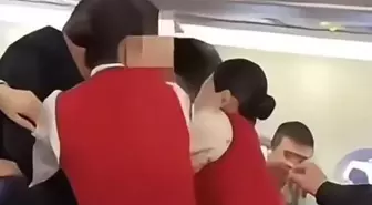 Koku tartışması sonrası yolcu kabin görevlisini ısırdı